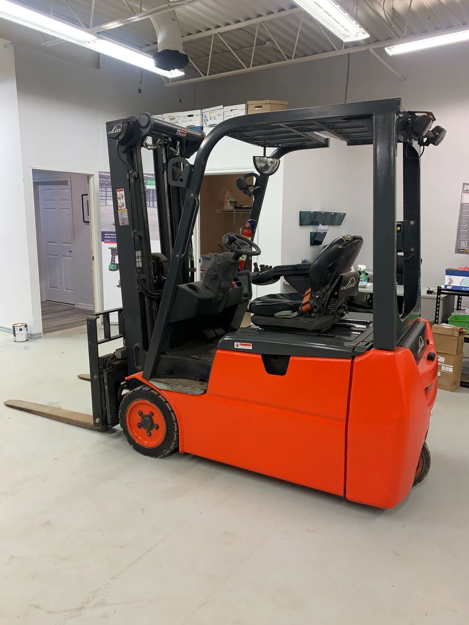 USED 2018 LINDE MATERIAL HANDLING E18