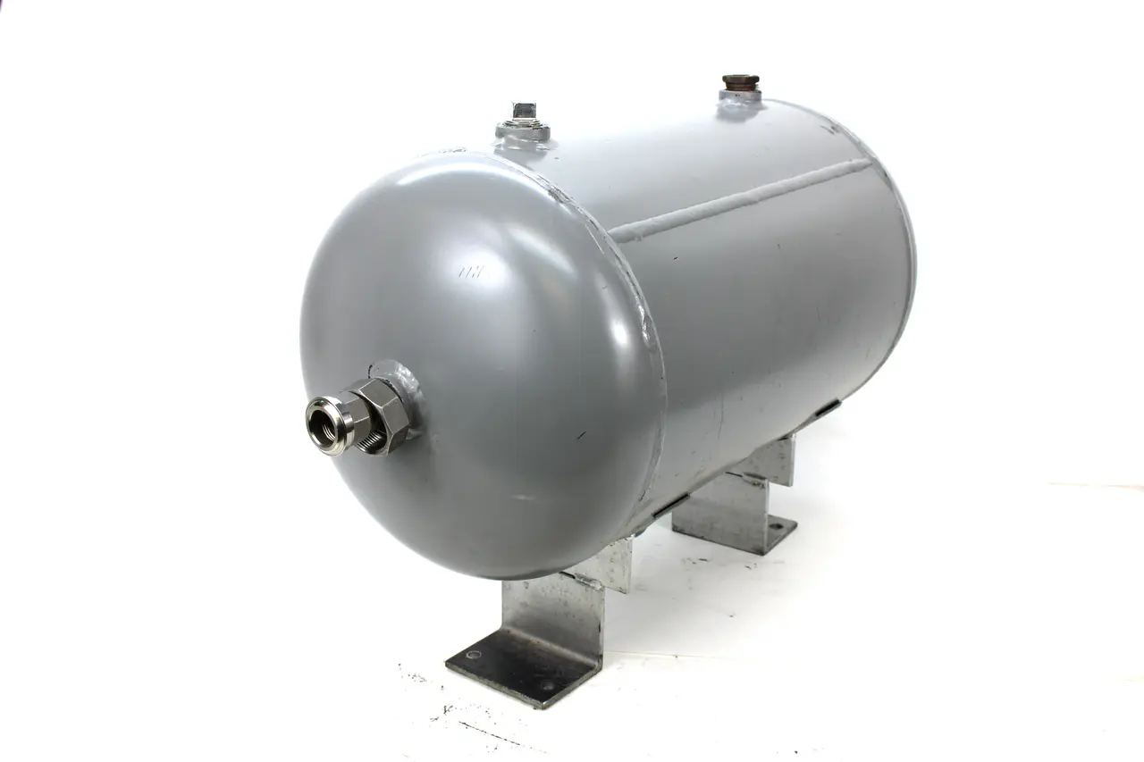 Penway Inc. 10-Gallon Horizontal Air Receiver Tank, 1/2" NPT, 3/4" NPT