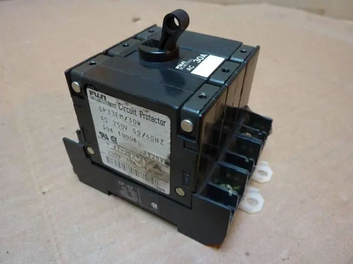 Used FUJI ELECTRIC CP33EM/30W Circuit Breakers Michigan US | Ideal Machinery #589904