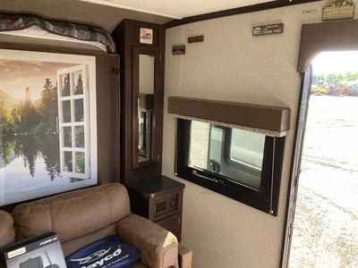 USED 2018 WHITE HAWK 23MRB