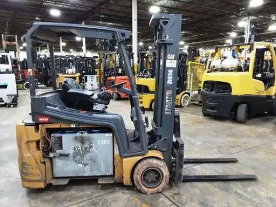 Used 2019 CATERPILLAR 2ET4000 3-Wheel Stand up Electric Counterbalance Forklifts | Russell Equipment #724049