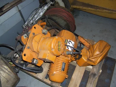 Beebe Bros. 2 Ton Chain Hoist