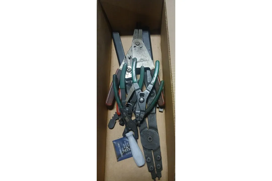 Used _UNKNOWN_ _UNKNOWN_ Pliers Ohio US | Thompson Auctioneers #1547282