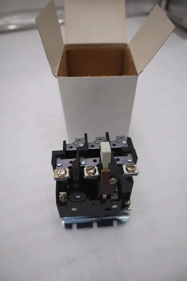 NEW OPEN BOX CUTLER HAMMER AA13A THERMAL OVERLOAD RELAY STOCK G423A