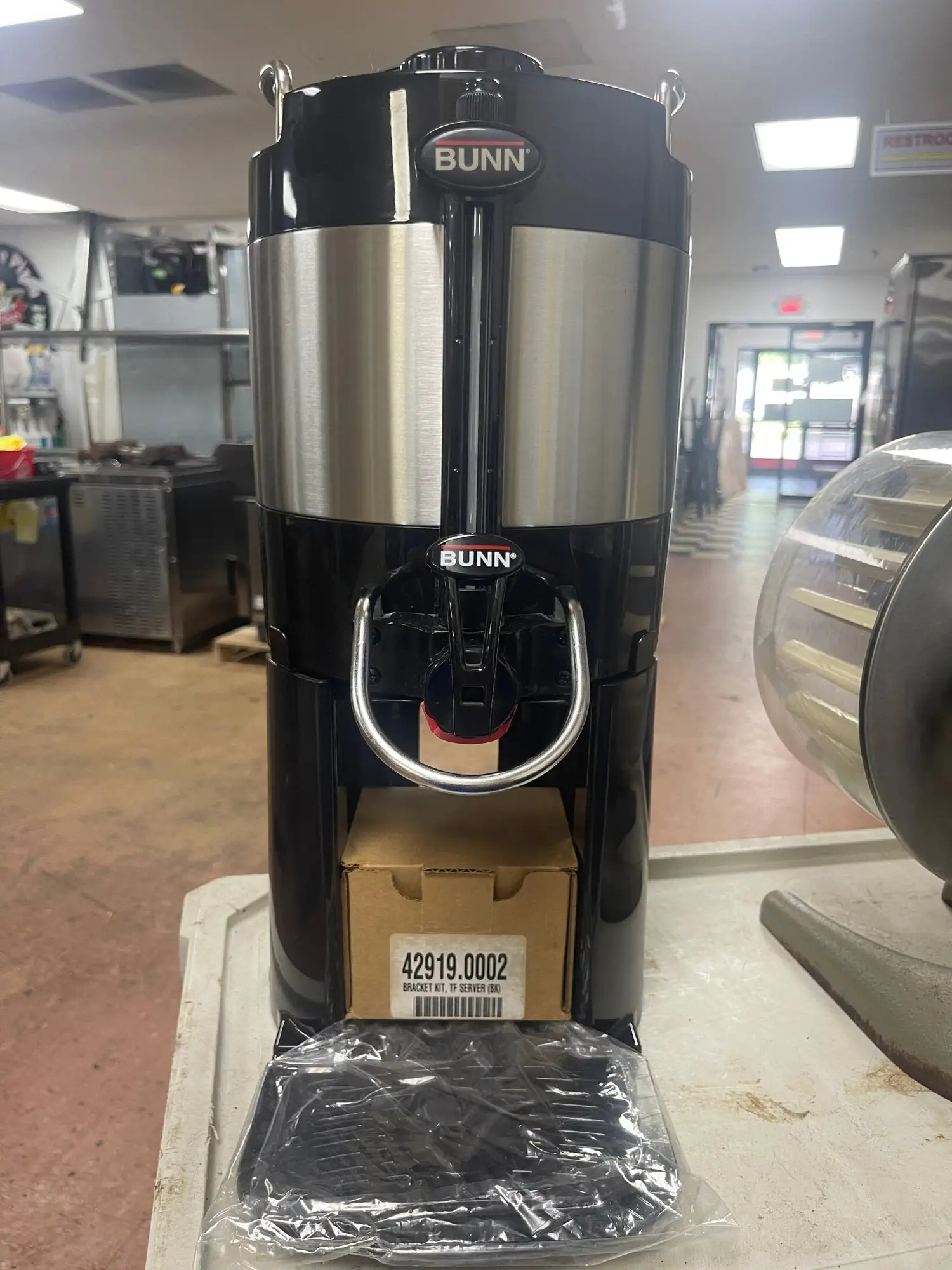 New | in-Stock Bunn Old Stock Bunn 39500.0207 1 Gallon TF Insulated Coffee Server Dispenser Beverage Dispensers Illinois US | Falcon Restaurant Supply #1375607