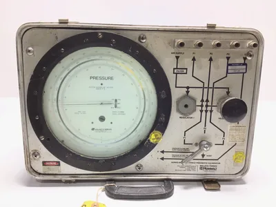 Wallace & Tiernan FU4882 Portable Pneumatic Calibrator 35 PSIG Max Case Press