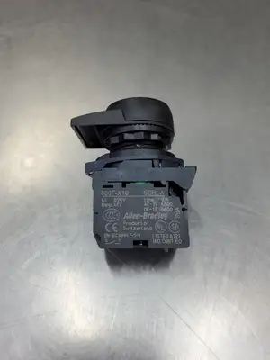 USED Allen-Bradley 800F-N3G/800F-X10 LED Green Pushbutton Switch