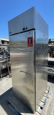 130-0175 Norlake WR331SSS/0X Self Contained Roll-In Cooler