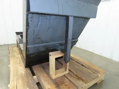 Enomoto 37"W x 8' 4" Chip Conveyor 26"Belt 220V *Needs New Drive Sprockets*