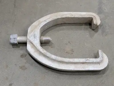 Puller, 6"W x 7"H