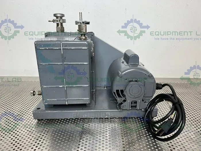 Used WELCH 1402 DUOSEAL BELT-DRIVEN ROTARY VANE VACUUM PUMP 115/230V Rotary Pumps | Equipment Lab #486126