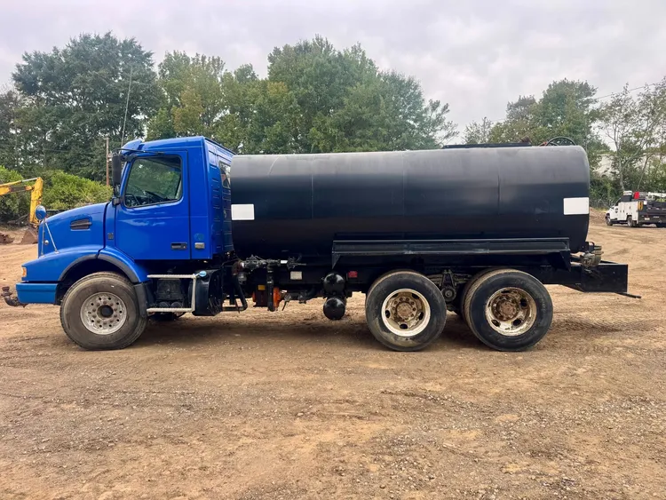 Used 2016 VOLVO VHD64B200 Water Trucks Georgia US | Simonson Equipment #1328504