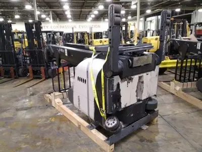 USED 2016 CROWN RR5795S-45