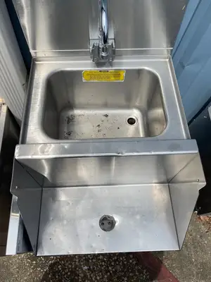 Used Falcon Restaurant Supply Used 18" Stainless Steel Blender Station with Sink - SS105 Sinks Illinois US | Falcon Restaurant Supply #1375932