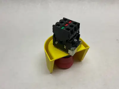 USED SIEMENS EMERGENCY STOP PUSHBUTTON, 3-CONTACTS 1X NO, 2X NC