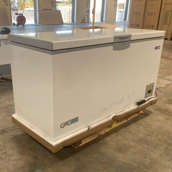 171-0383 65" Solid Top Self Contained Ultra Low Temperature Chest Freezer