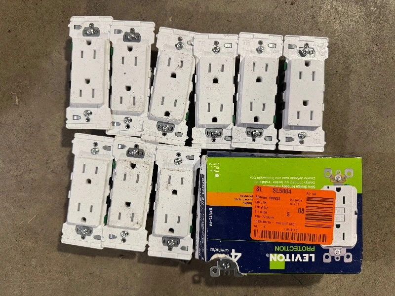 Lot of Leviton 15 Amp 125-Volt Duplex Self-Test Slim GFCI Outlet, White (4-Pack) GFNT1-4W