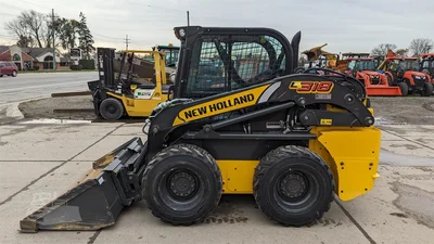 USED 2023 NEW HOLLAND L318
