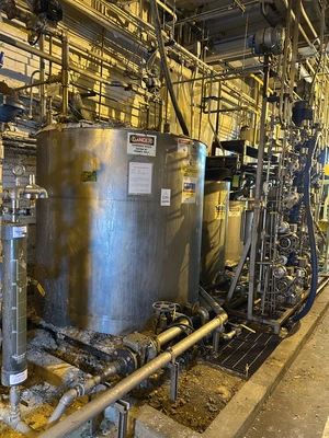STAINLESS STEEL MIX TANK 600 GALLON Stainless Steel Tanks | Perry Equipment (1)