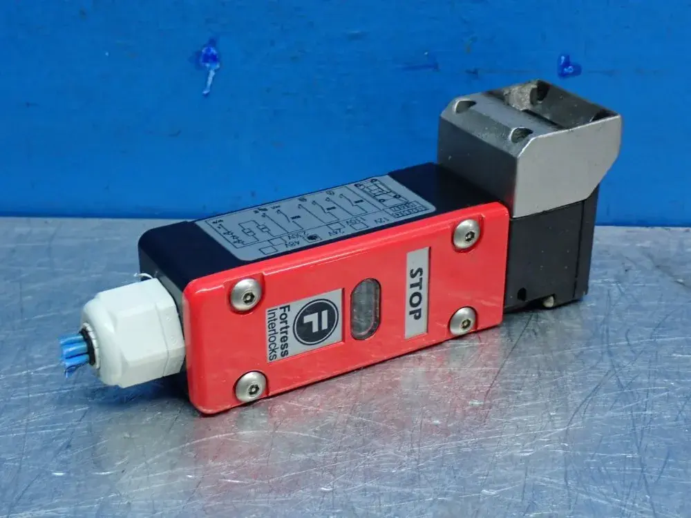 Used FORTRESS INTERLOCKS ATHSTOP024X003 Relays & Switches | HGR 24 #739175
