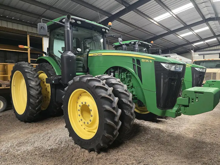 Used 2013 JOHN DEERE 8235R Agricultural Tractors Idaho US | Berry Machinery #910844