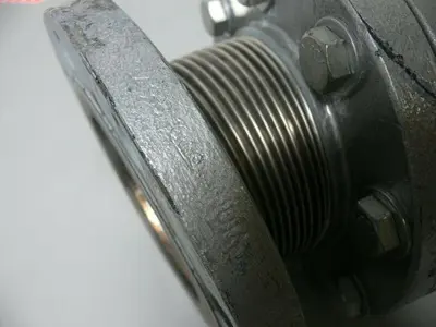 USED FLANGED T PIPE + FLEXIBLE FITTING 4.5" INSIDE DIAMETER 9" OUTSIDE DIAMETER