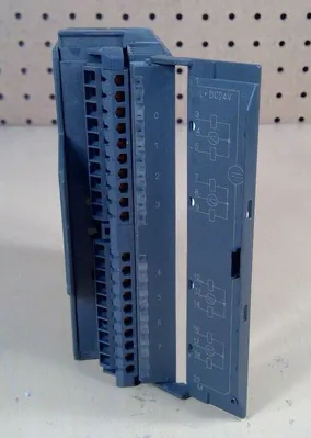 Siemens Simatic S7 6ES7 322-1HF01-0AA0 Output Module 3C