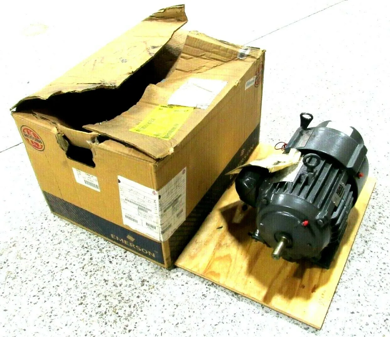 NEW US MOTORS 10706586-100 MOTOR WITH BRAKE 1HP 460V 7/8" DIA. 105601100DLF JDEM