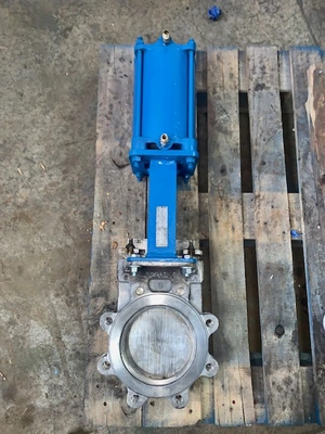Dezurik 6" -150 knife gate valve with pneumatic actuator