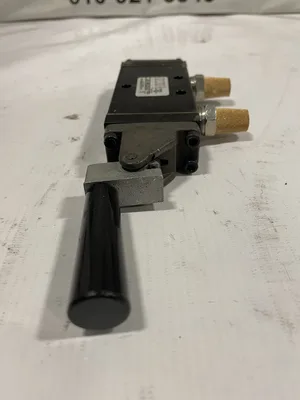 Alkon-Corporation 375-02T-B81-13T 4-Way Manual Air Control Valve 3/8″
