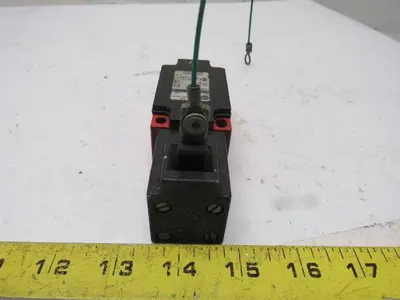 A-B Allen Bradley 802f-E60M10 Mechanical Keyed Safety Interlock Switch