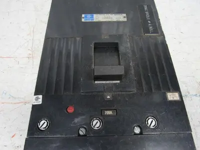 GE General Electric 83F 700A Tri Break Circuit Breaker 600V 3 Pole