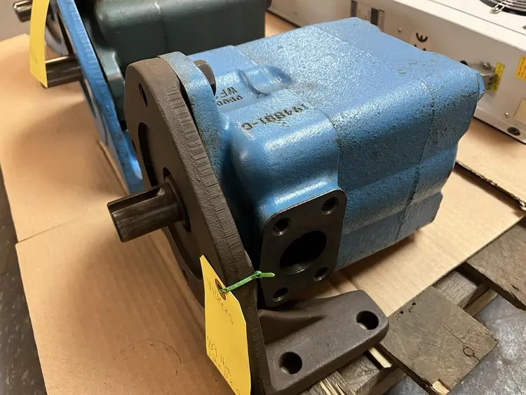 Used VICKERS 45V42A-1A22R Pumps | Surplus Asset Holdings #1206218