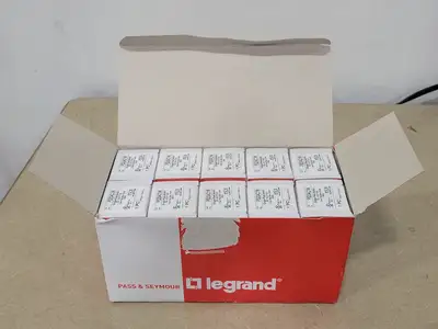NEW LEGRAND PS20AC1W