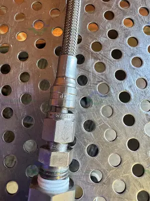 Used SWAGELOK SS-4CP4-10 CHECK VALVE W/ 42" STAINLESS STEEL BRAIDED HOSE 3/4" TO 1/2" Hoses California US | Equipment Lab #1427415