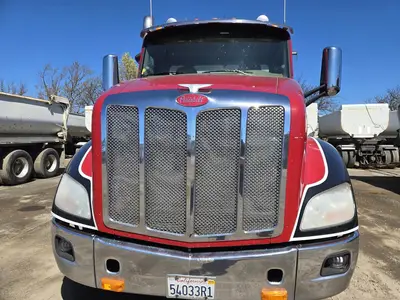 USED 2015 PETERBILT 579