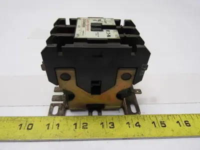 Cutler Hammer C25DND330 Ser A1 30A Contactor 24V Coil 15Hp 600V Lot Of 6