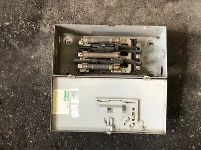 30 Amp Electrical Enclosure w/ Fuses