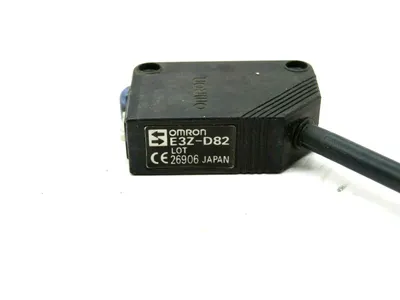 NEW OMRON E3Z-D82 PHOTOELECTRIC SWITCH 12 TO 24 E3ZD82