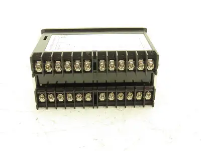 Omron E5EC-QR2ASM-800 Digital Temperature Controller 250VAC Ver 2.1 Lot of 4