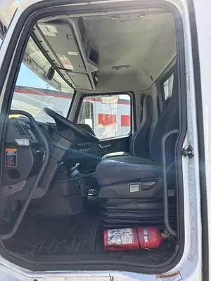 USED 2021 VOLVO VNR42T300