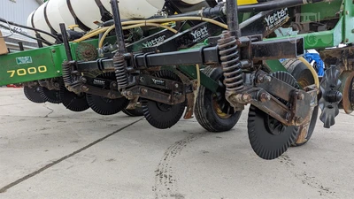 USED JOHN DEERE 7000