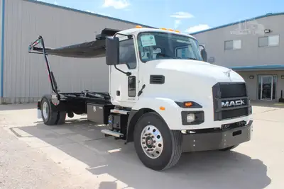 New | in-Stock 2025 MACK MD6 Hooklifts & Roll-Offs Texas US | Roll Off Truck World #1491879