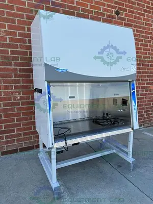 USED LABCONCO 302419101 LOGIC BIOSAFETY CABINET 4' CLASS II TYPE A2 W/ HYDRAULIC LEGS