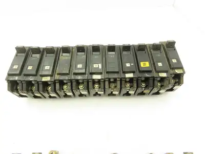 General Electric THQB1120 Circuit Breaker 1-Pole 20A Bolt-In 120/240V Lot of 21