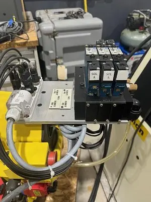 Used FANUC M10IA/10S ROBOT WITH R30IA CONTROLLER, VISION READY WITH CAMERA, ONLY 112 HOURS Robots | Harbor Machinery Inc. #1283371