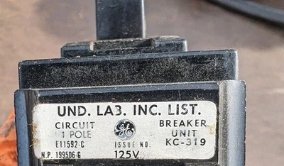 GENERAL ELECTRIC GE Breaker 1 POLE 15 AMP E FRAME KC 319 E11592-C —  USED