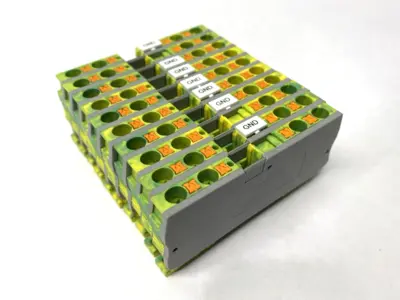 USED PHOENIX CONTACT TERMINAL BLOCK 3211809 W/ END COVERS LOT OF 10