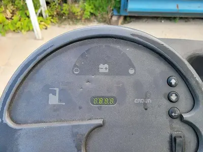 USED 2002 CROWN RR5000