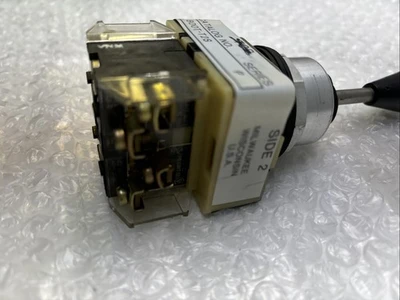 USED Allen-Bradley 800TT2S